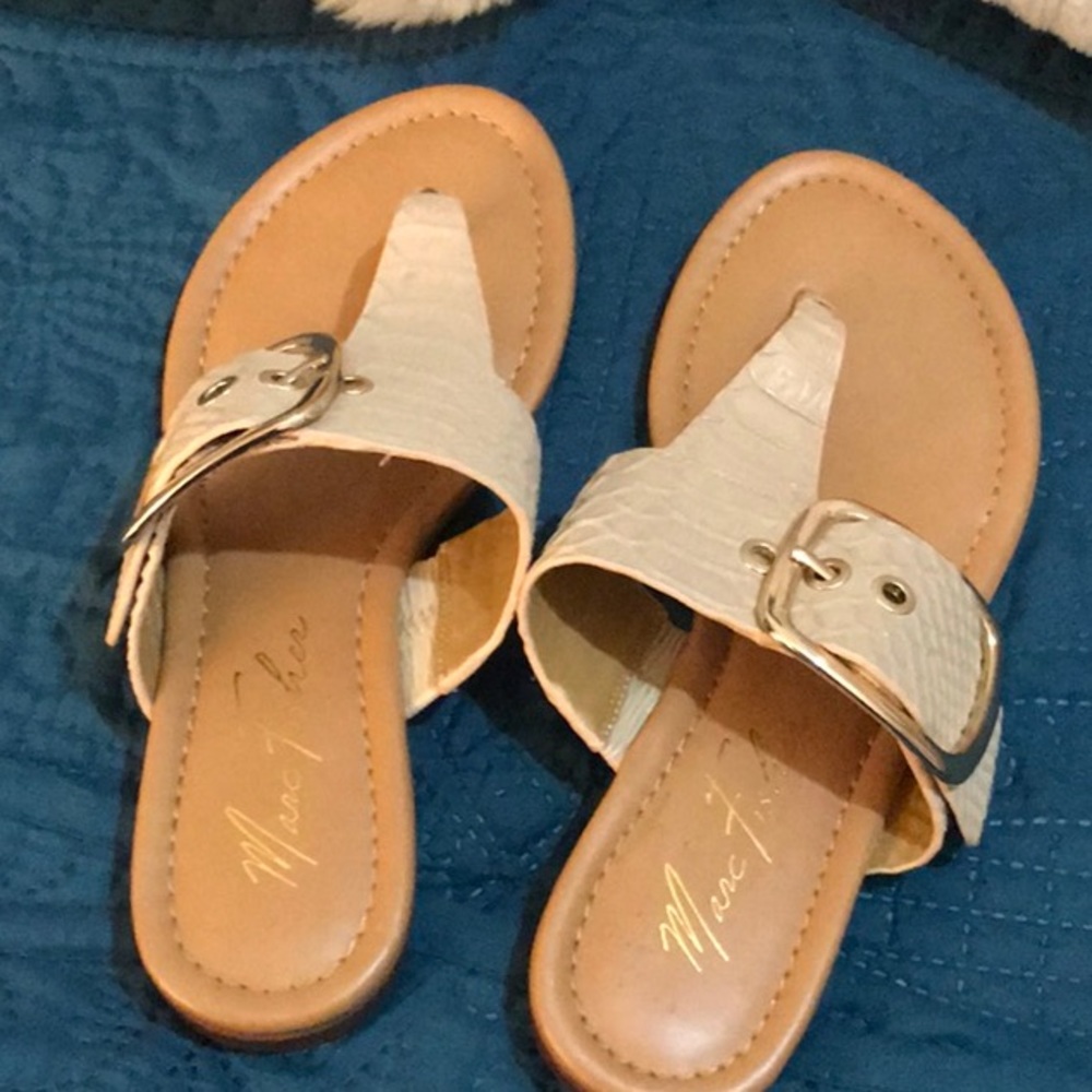 Thong sandals